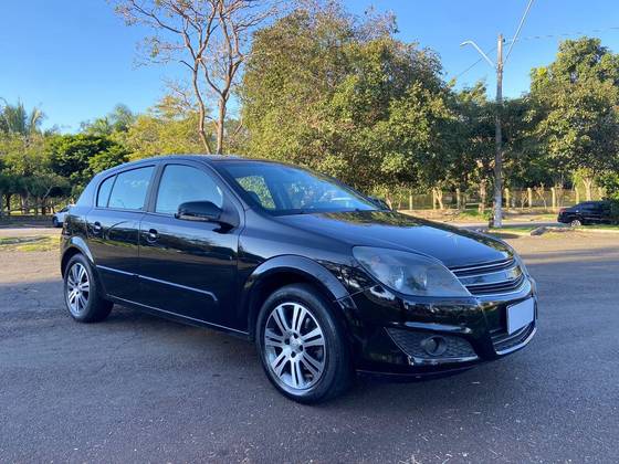 CHEVROLET VECTRA 2.0 MPFI GT HATCH 8V FLEX 4P MANUAL CHEVROLET VECTRA 2.0 MPFI GT HATCH 8V FLEX 4P MANUAL